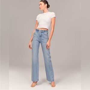 Abercrombie & Fitch high rise 90s relaxed Jean with carpenter details.